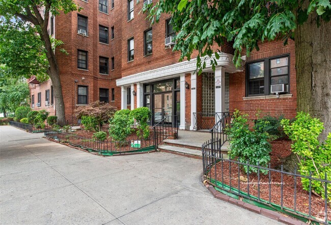 Building Photo - 100-10 67th Rd Unit 1A Rental