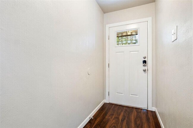 Photo - 7203 Barnsdale Way