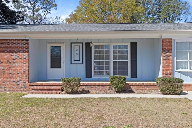 Photo - Country Living! Brick Ranch!