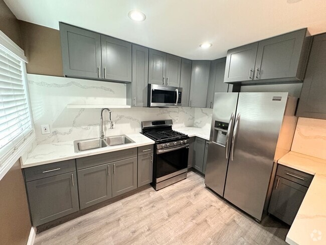 Building Photo - Completely Renovated 2 Bed + 2 Bath House ... Unit 1