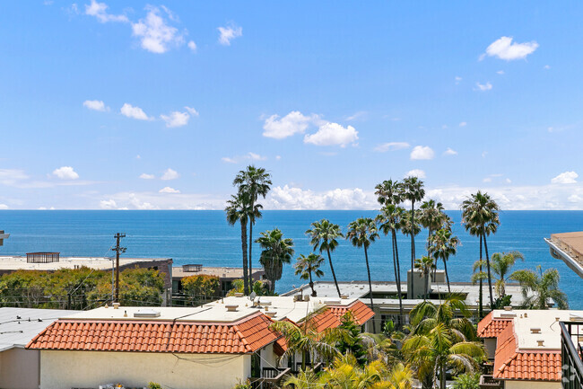 Building Photo - 460 Camino Del Mar Unit Beach Condo
