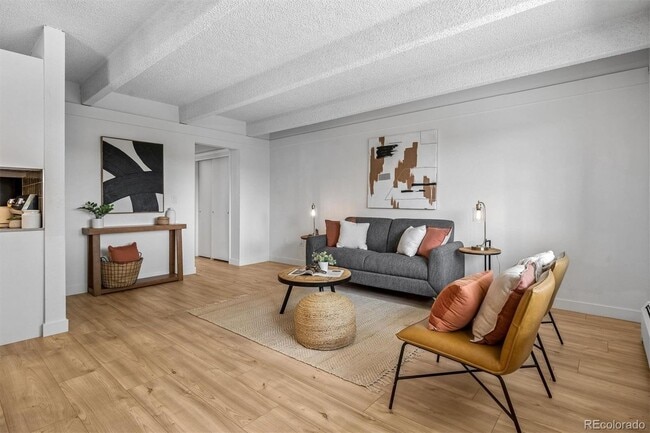 Building Photo - 800 W Belleview Ave Unit 305