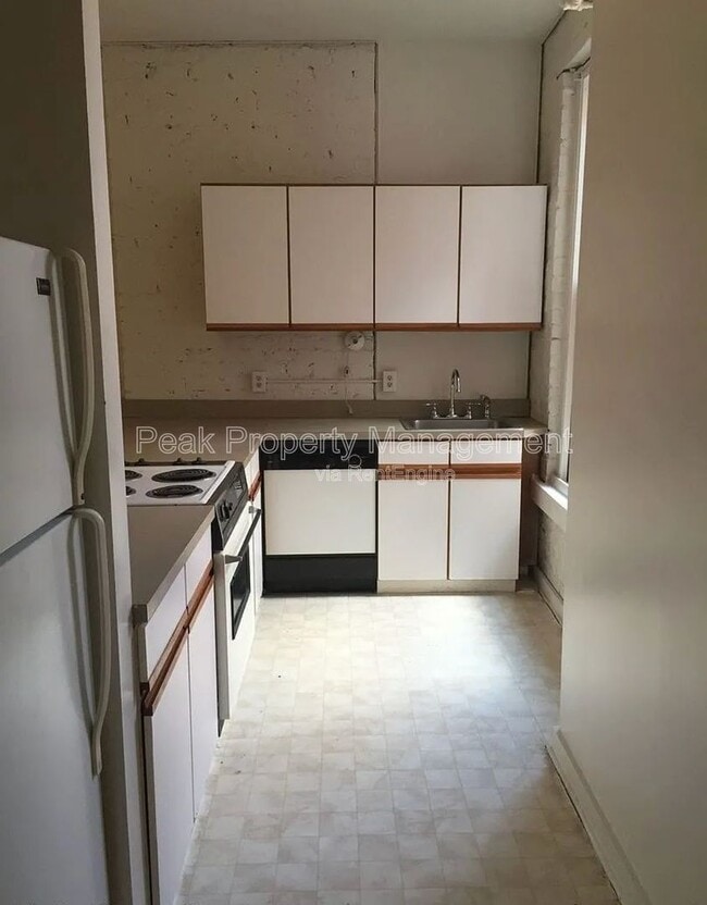 Building Photo - 308 W Broad St Unit C