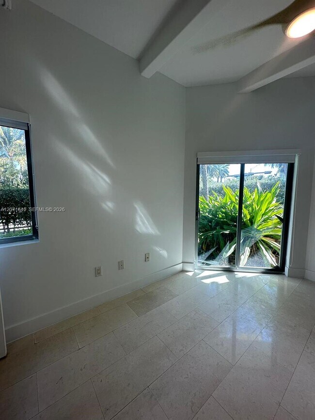 7728 Collins Ave Unidad 1