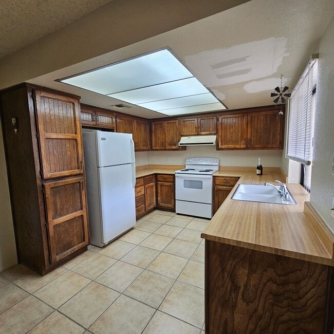 Photo - Yuma Corona for Rent!