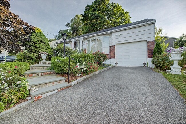 6 Westwind Rd