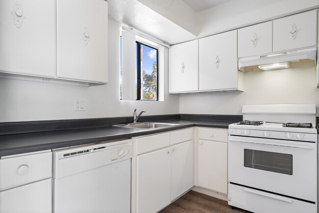 TownhomeVillas-CopyrightEdgarLara-19 - Townhome Villas