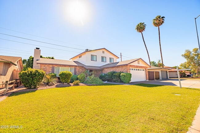 Building Photo - 2547 W Naranja Ave