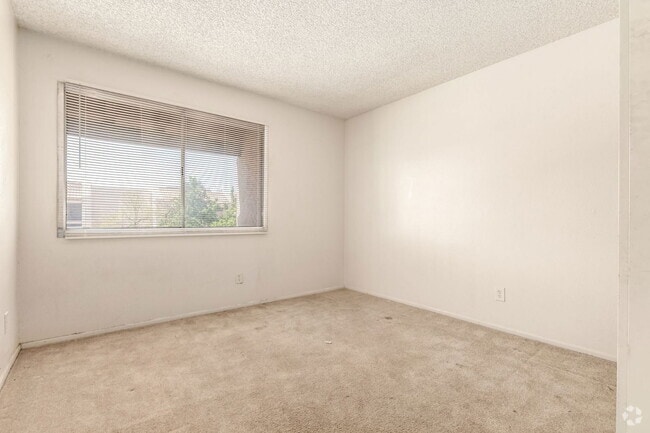 Building Photo - 5742 N 43rd Dr Rental
