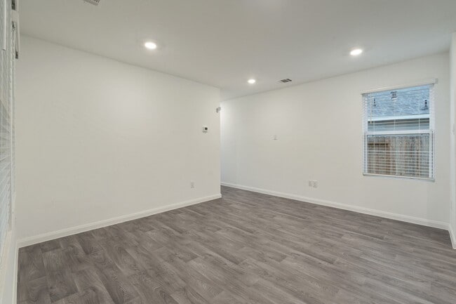 Building Photo - 12070 William Trails Cir