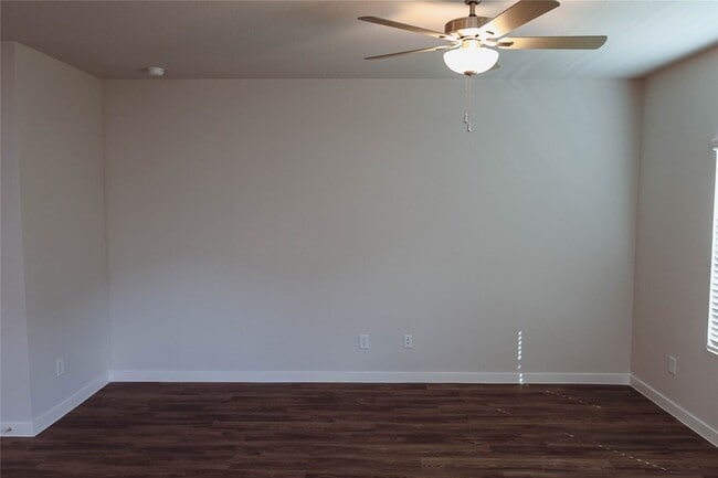 Photo - 211 Forest W St