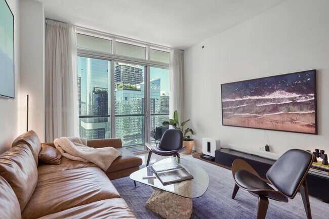 Photo - 55 SE 6th St Unidad 4106