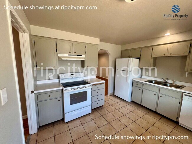 Photo - 132 NE Liberty Ave