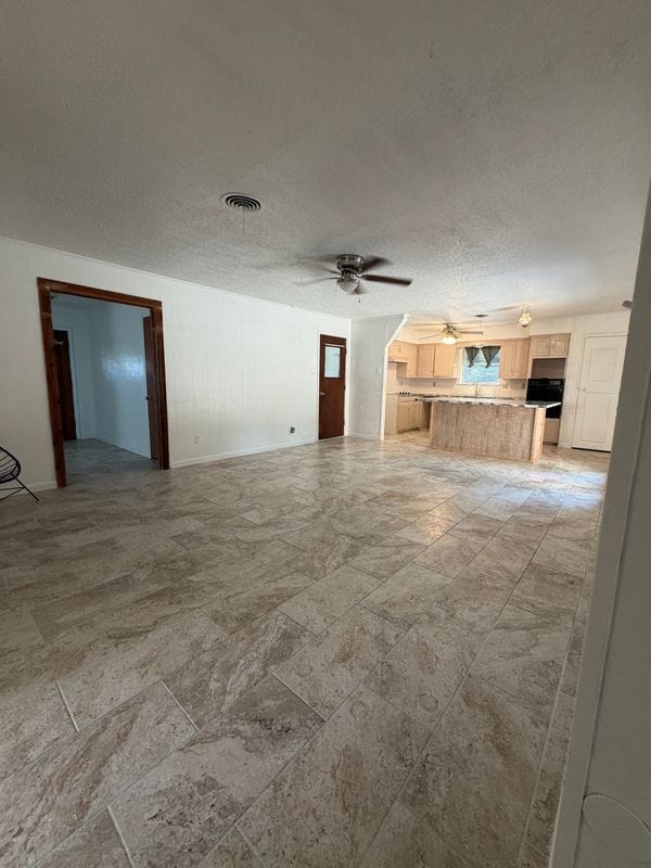Photo - 2406 Broadview St