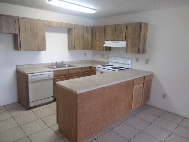 3670 NE 42nd St Unidad A