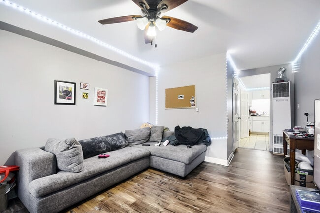 Photo - 3237 S Aberdeen St