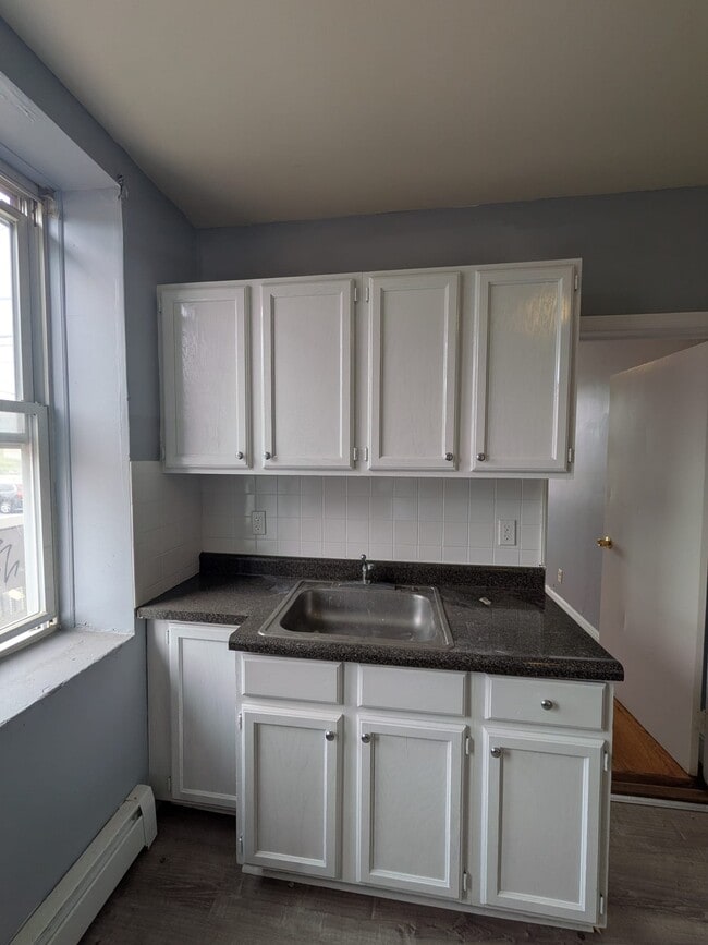 Building Photo - 779 Avenue E Unit 1