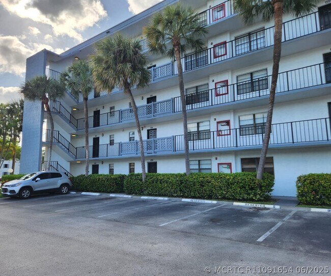 Building Photo - 9235 SW 8th St Unit 402