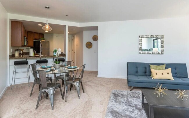 Photo - 100 Park Ave W Unidad #208