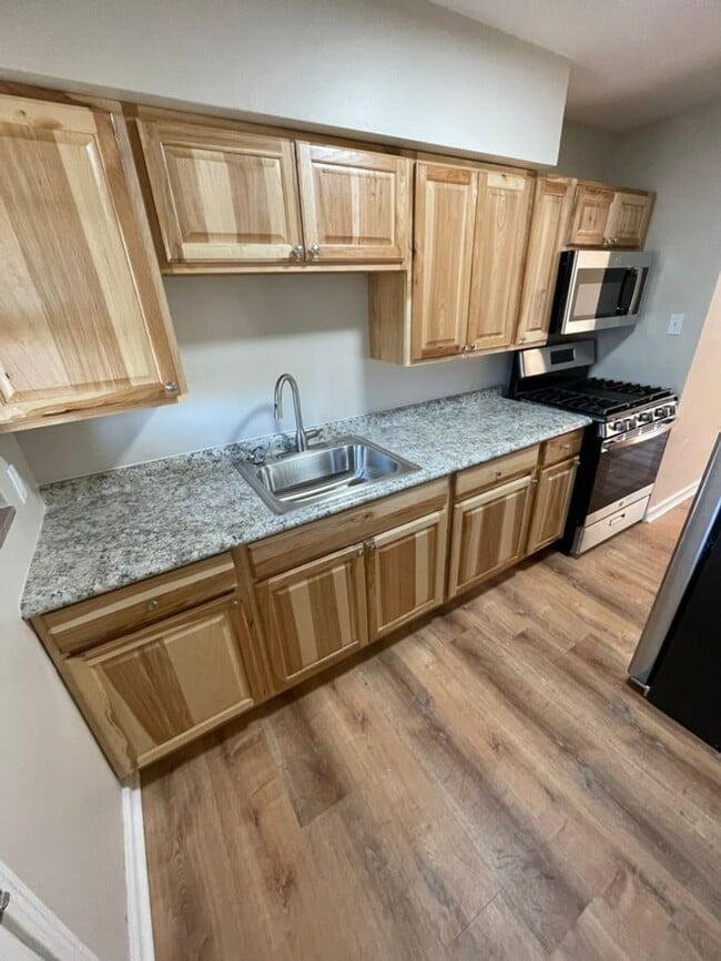 Photo - Spacious 1 Bedroom Apartment with Garage Space in the heart of Bellevue! Unit 180 Apt 3