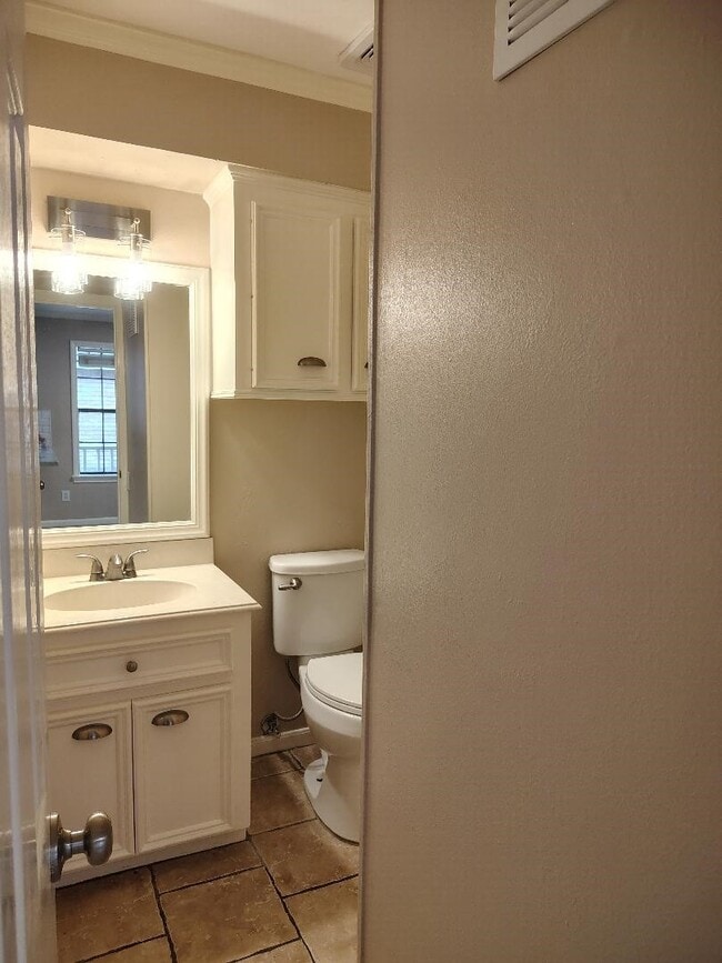 Photo - 2823 Whitman Dr