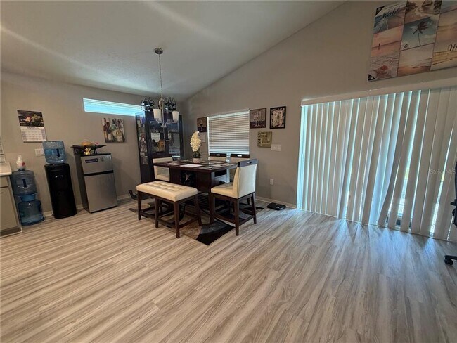 Photo - 1358 Cascade Dr