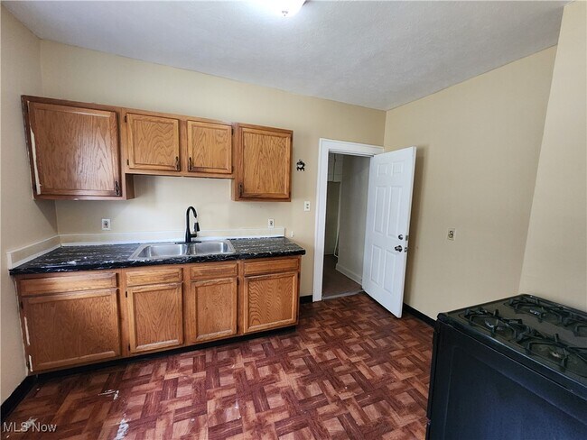 Photo - 1306 E 134th St Unit 1306