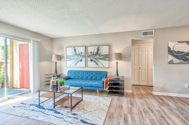 Del Sol Apartments