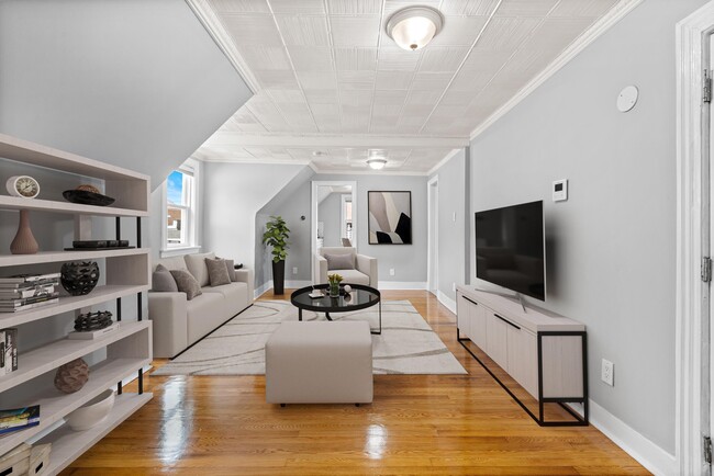 Building Photo - 104 Oak St Unit 3