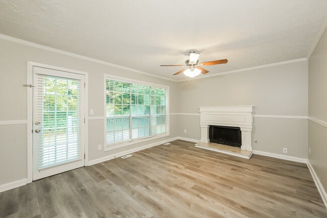 Photo - 445 Ridgedale Way