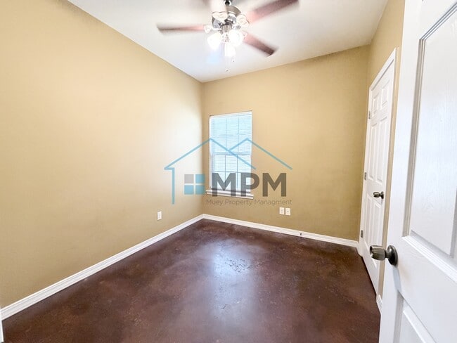 Photo - 122 Flagstone Dr