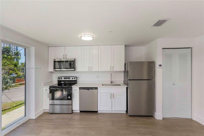 Photo - 1620 NW 18th St Unidad 106