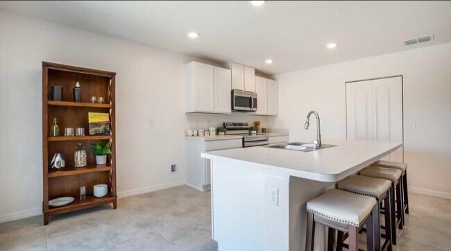 Photo - 735 Fraser Ct
