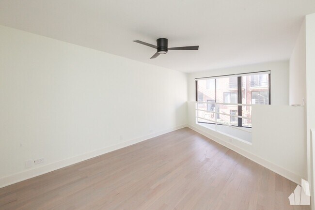 Building Photo - 944 W Grace St Unit F202