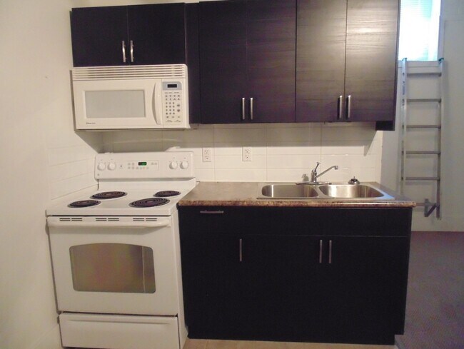 Photo - 160 Johnson Ave West