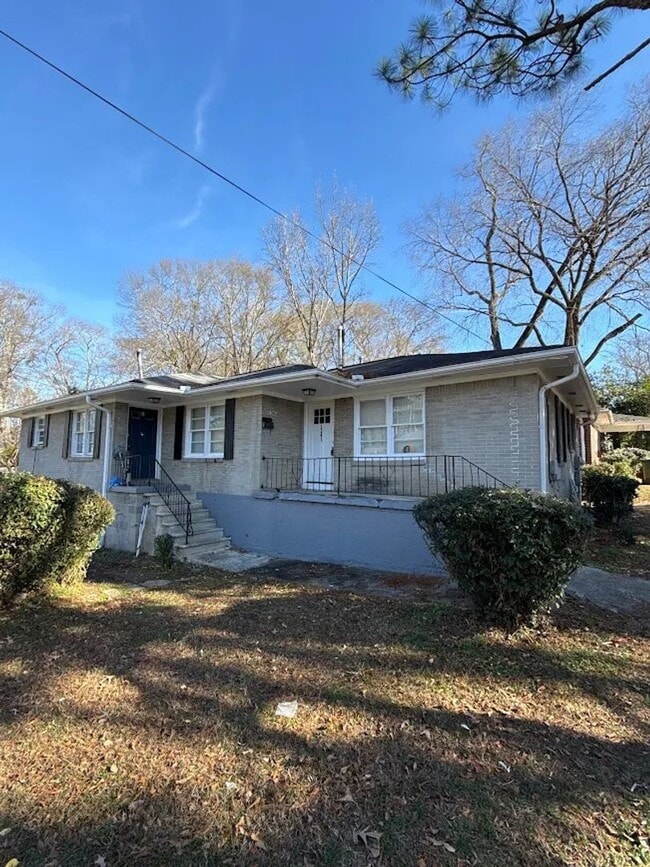 Building Photo - 1341 Beecher St SW Unit A