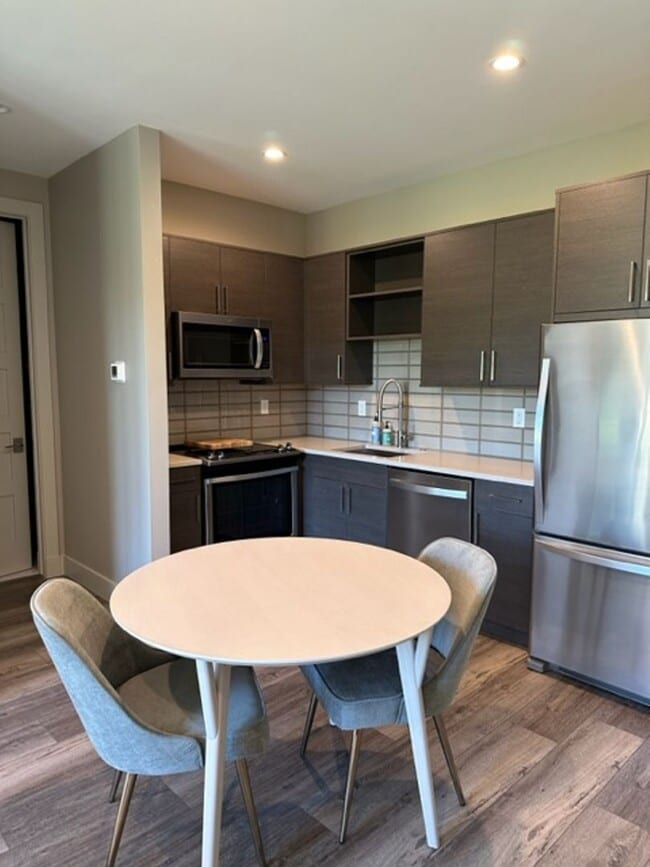 Photo - Fully Furnished Condo for Rent in Black Bull!