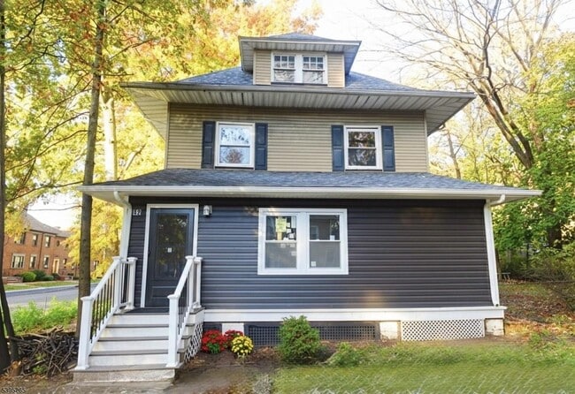 Building Photo - 32 Elmwood Ave