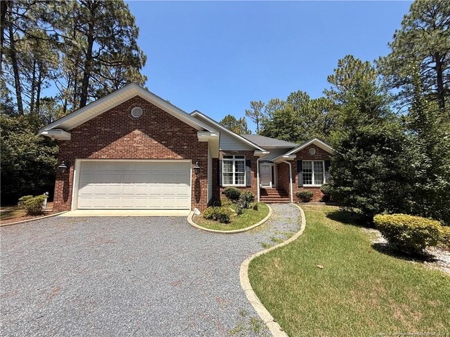 Building Photo - 995 Greenbriar Dr