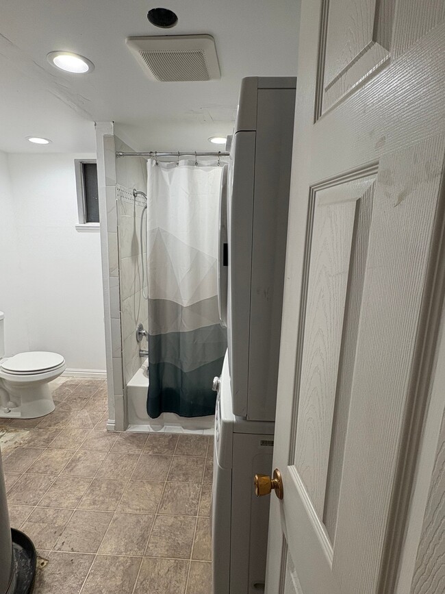 529 W 1600 S Unit Downstairs