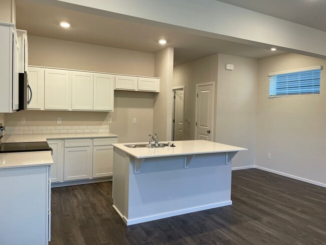 Photo - BEAUTIFUL 3 Bed 2.5 Bath Home in Vancouver! Stainless Steel Appliances!