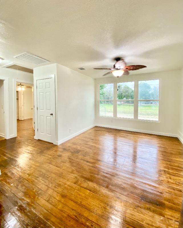 Photo - 732 Valley Way St