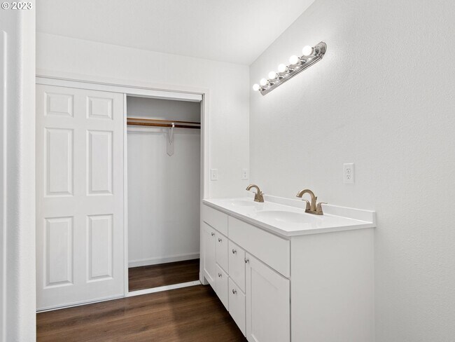 Photo - 600 N Earl Ct Unit 600 N Earl St A