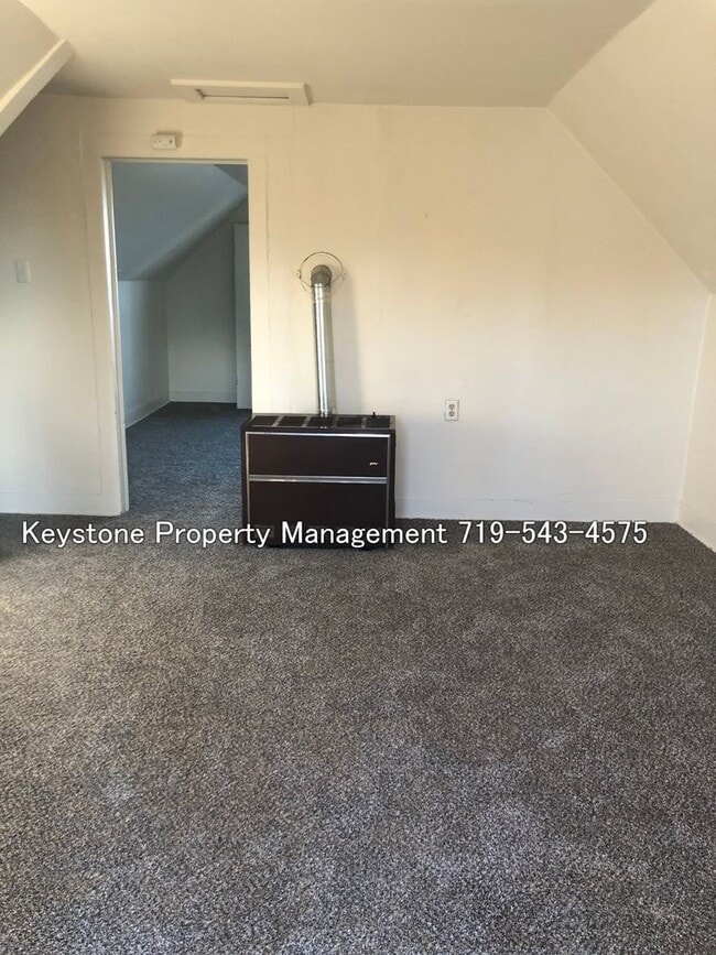 Photo - ALL UTILITIES INCLUDED! Upstairs -  1 Bed/1 Bath Apartment with $375 Off Move In Special!  $750/$750 Unit 4