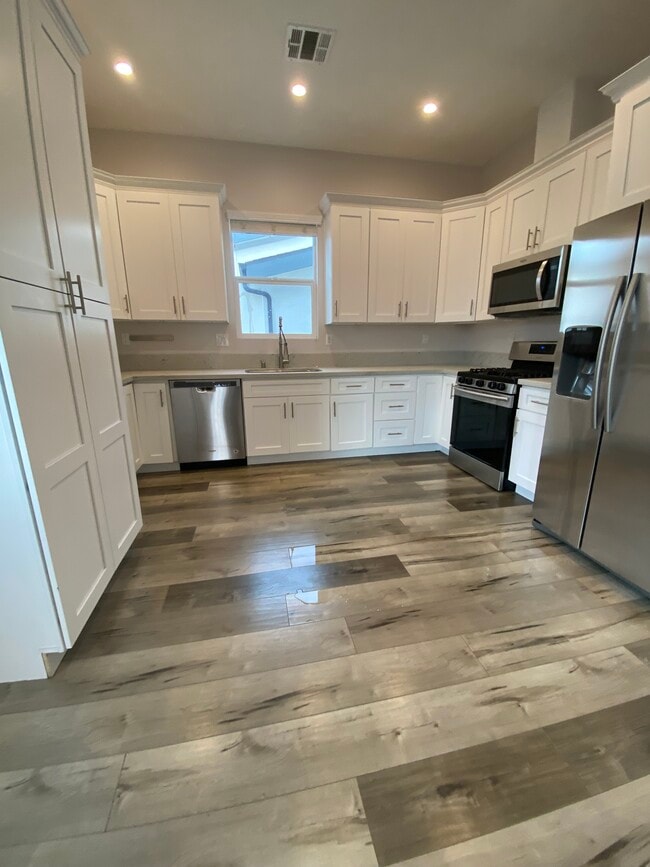 Photo - 3955 S Budlong Ave