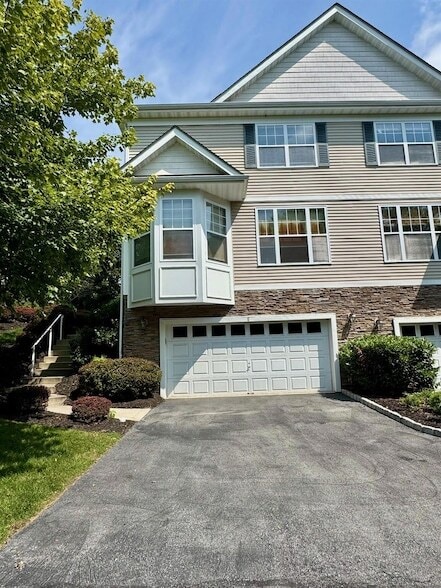 Photo - 8 Green Ct Townhome