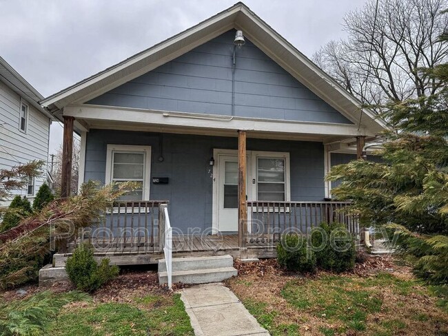 Building Photo - 724 S Fuller Ave