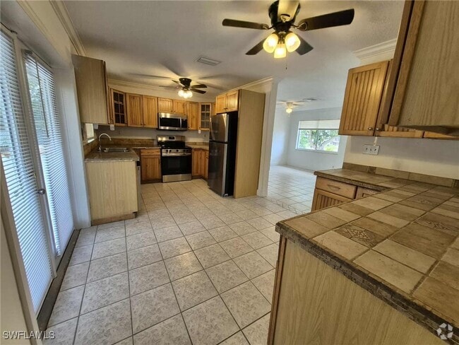 Building Photo - 996 Jasmine St Rental