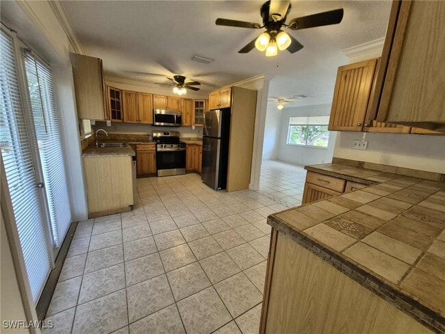 Building Photo - 996 Jasmine St Rental
