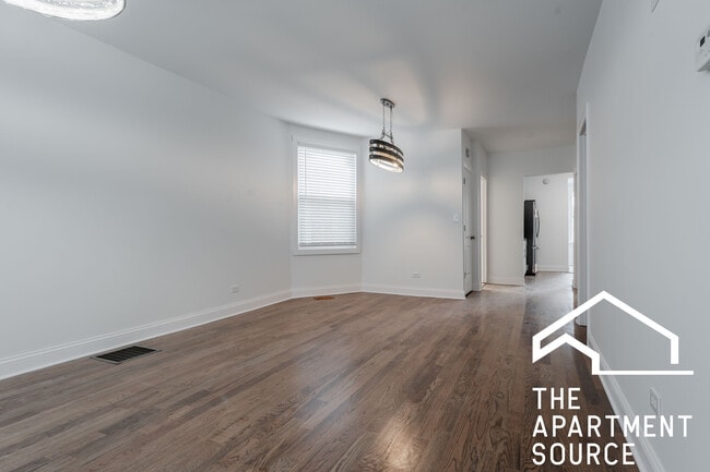 Photo - 2922 N Rockwell St Unit 2